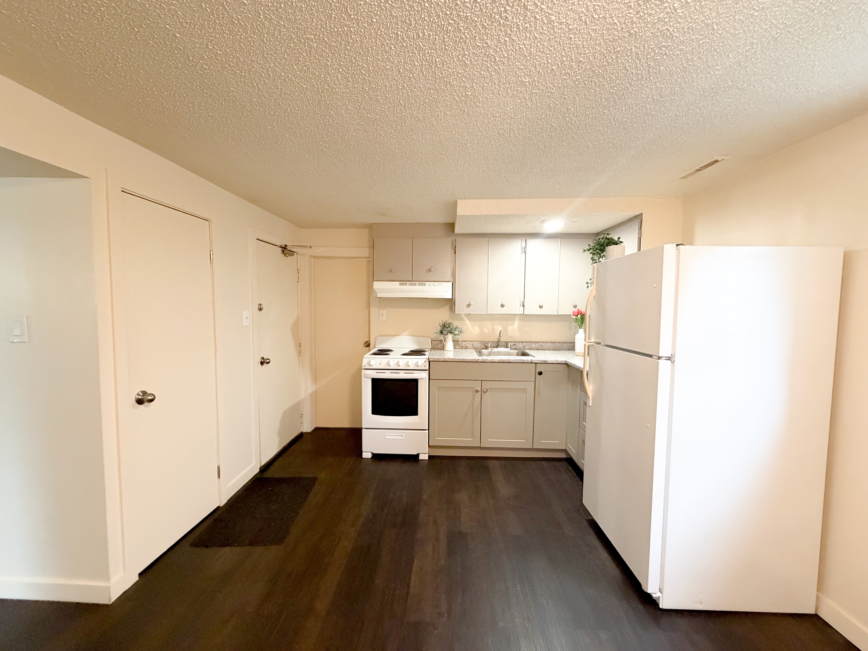 381 Leslie Street - 8