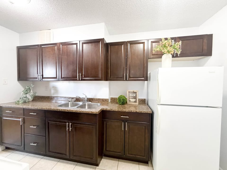 901 Lasalle Boulevard - D